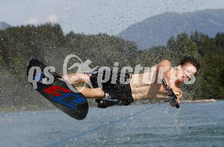 Wasserski. Oesterreichische Meisterschaft. Tricks. Figurenlauf. Seppi Grosek. Lendorf, 26.7.2009.
Foto: Kuess
---
pressefotos, pressefotografie, kuess, qs, qspictures, sport, bild, bilder, bilddatenbank