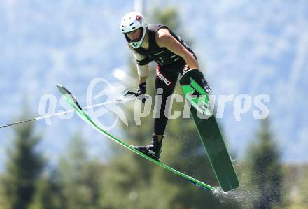 Wasserski. Oesterreichische Meisterschaft. Springen. Daniel Partl. Lendorf, 26.7.2009.
Foto: Kuess
---
pressefotos, pressefotografie, kuess, qs, qspictures, sport, bild, bilder, bilddatenbank