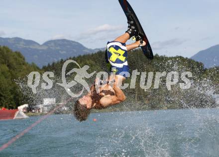 Wasserski. Oesterreichische Meisterschaft. Tricks. Figurenlauf. Gregor Grutschnig. Lendorf, 26.7.2009.
Foto: Kuess
---
pressefotos, pressefotografie, kuess, qs, qspictures, sport, bild, bilder, bilddatenbank