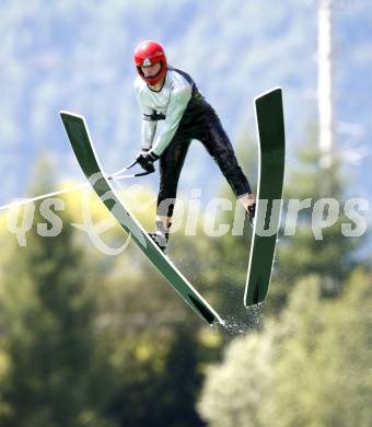 Wasserski. Springen. Grosek Seppi. Lendorf, 26.7.2009.
Foto: Kuess
---
pressefotos, pressefotografie, kuess, qs, qspictures, sport, bild, bilder, bilddatenbank