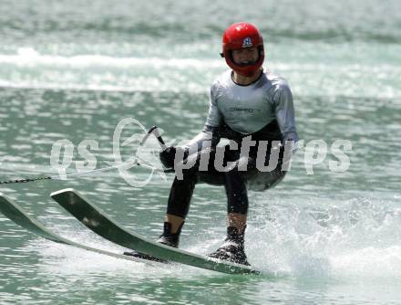 Wasserski. Oesterreichische Meisterschaft. Springen. Seppi Grosek. Lendorf, 26.7.2009.
Foto: Kuess
---
pressefotos, pressefotografie, kuess, qs, qspictures, sport, bild, bilder, bilddatenbank