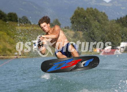 Wasserski. Oesterreichische Meisterschaft. Tricks. Figurenlauf. Gregor Grutschnig. Lendorf, 26.7.2009.
Foto: Kuess
---
pressefotos, pressefotografie, kuess, qs, qspictures, sport, bild, bilder, bilddatenbank