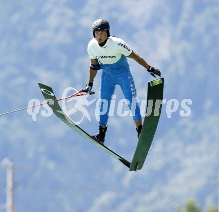 Wasserski. Springen. Daniel Dobringer. Lendorf, 26.7.2009.
Foto: Kuess
---
pressefotos, pressefotografie, kuess, qs, qspictures, sport, bild, bilder, bilddatenbank