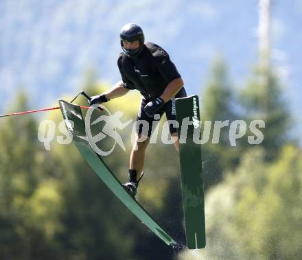 Wasserski. Oesterreichische Meisterschaft. Springen. Michael Wienerroither. Lendorf, 26.7.2009.
Foto: Kuess
---
pressefotos, pressefotografie, kuess, qs, qspictures, sport, bild, bilder, bilddatenbank