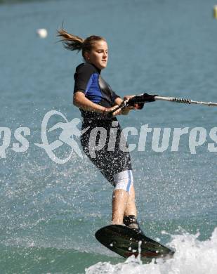 Wasserski. Oesterreichische Meisterschaft. Springen. Kim Basic. Lendorf, 26.7.2009.
Foto: Kuess
---
pressefotos, pressefotografie, kuess, qs, qspictures, sport, bild, bilder, bilddatenbank