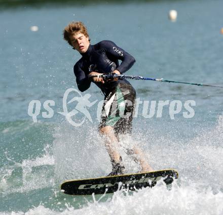 Wasserski. Oesterreichische Meisterschaft. Tricks. Figurenlauf. Matthias Swoboda. Lendorf, 26.7.2009.
Foto: Kuess
---
pressefotos, pressefotografie, kuess, qs, qspictures, sport, bild, bilder, bilddatenbank