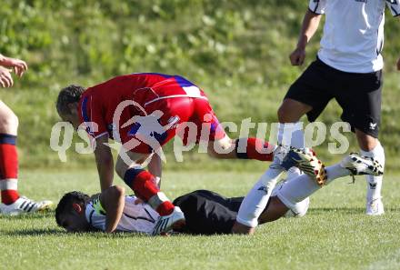 Fussball. OEFB Cup. Austria Kaernten Amateure gegen SAK. Ertuerk Erkara (Austria), Martin Trattnig (SAK). Poggersdorf, am 27.7.2009.
Foto: Kuess
---
pressefotos, pressefotografie, kuess, qs, qspictures, sport, bild, bilder, bilddatenbank