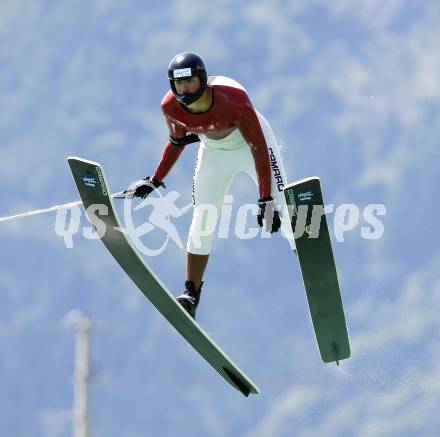 Wasserski. Springen. Claudio Koestenberger. Lendorf, 26.7.2009.
Foto: Kuess
---
pressefotos, pressefotografie, kuess, qs, qspictures, sport, bild, bilder, bilddatenbank