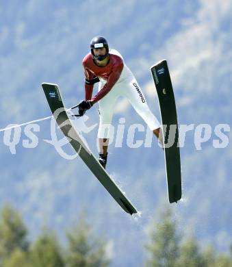 Wasserski. Springen. Claudio Koestenberger. Lendorf, 26.7.2009.
Foto: Kuess
---
pressefotos, pressefotografie, kuess, qs, qspictures, sport, bild, bilder, bilddatenbank