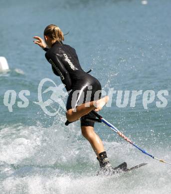 Wasserski. Trick. Rauchenwald Tina. Lendorf, 26.7.2009.
Foto: Kuess
---
pressefotos, pressefotografie, kuess, qs, qspictures, sport, bild, bilder, bilddatenbank