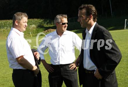 Fussball. OEFB Cup. Austria Kaernten Amateure gegen SAK. SAK Vorstandsmitglieder Franz Wieser, Marko Wieser, Igor Ogris. Poggersdorf, am 27.7.2009.
Foto: Kuess
---
pressefotos, pressefotografie, kuess, qs, qspictures, sport, bild, bilder, bilddatenbank