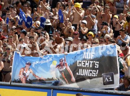 Beachvolleyball. Fans. Klagenfurt, 30.7.2009.
Foto: Kuess 

---
pressefotos, pressefotografie, kuess, qs, qspictures, sport, bild, bilder, bilddatenbank