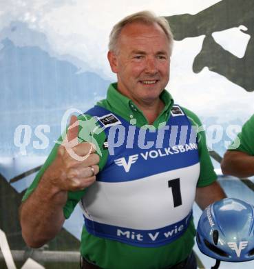 Beachvolleyball. Landeshauptmann Gerhard Doerfler. Klagenfurt, 28.7.2009.
Foto: Kuess
---
pressefotos, pressefotografie, kuess, qs, qspictures, sport, bild, bilder, bilddatenbank