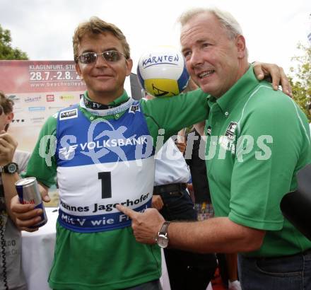 Beachvolleyball. Organisator Hannes Jagerhofer, Landeshauptmann Gerhard Doerfler. Klagenfurt, 28.7.2009.
Foto: Kuess
---
pressefotos, pressefotografie, kuess, qs, qspictures, sport, bild, bilder, bilddatenbank