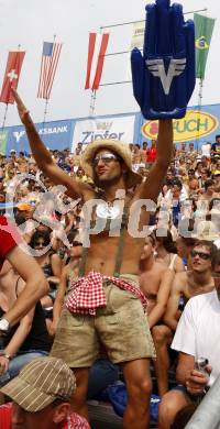 Beachvolleyball. Fans. Klagenfurt, 31.7.2009.
Foto: Kuess 

---
pressefotos, pressefotografie, kuess, qs, qspictures, sport, bild, bilder, bilddatenbank