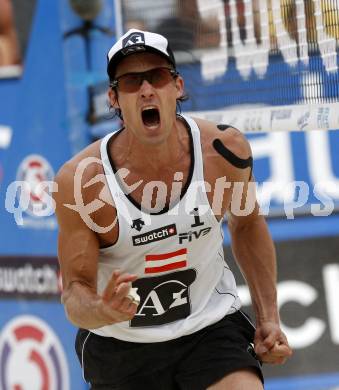 Beachvolleyball. Jubel Florian Gosch (AUT). Klagenfurt, 31.7.2009.
Foto: Kuess 
---
pressefotos, pressefotografie, kuess, qs, qspictures, sport, bild, bilder, bilddatenbank