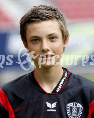Fussball Bundesliga. SK Austria Kaernten Akademie U15. BNZ. Bundesnachwuchszentrum. Tino Casali. Klagenfurt, am 4.8.2009.
Foto: Kuess
---
pressefotos, pressefotografie, kuess, qs, qspictures, sport, bild, bilder, bilddatenbank