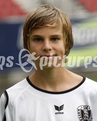 Fussball Bundesliga. SK Austria Kaernten Akademie U15. BNZ. Bundesnachwuchszentrum. Lukas Ladinig. Klagenfurt, am 4.8.2009.
Foto: Kuess
---
pressefotos, pressefotografie, kuess, qs, qspictures, sport, bild, bilder, bilddatenbank