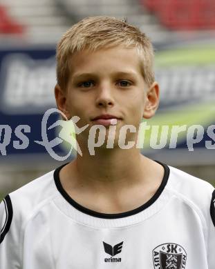 Fussball Bundesliga. SK Austria Kaernten Akademie U15. BNZ. Bundesnachwuchszentrum. Bernhard Karre. Klagenfurt, am 4.8.2009.
Foto: Kuess
---
pressefotos, pressefotografie, kuess, qs, qspictures, sport, bild, bilder, bilddatenbank