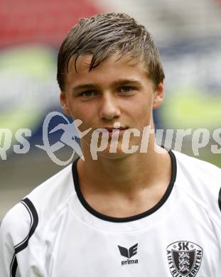 Fussball Bundesliga. SK Austria Kaernten Akademie U17. BNZ. Bundesnachwuchszentrum. Michael Tschemernjak. Klagenfurt, am 4.8.2009.
Foto: Kuess
---
pressefotos, pressefotografie, kuess, qs, qspictures, sport, bild, bilder, bilddatenbank
