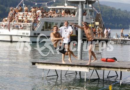 Woerthersee Ueberquerung. Peter Kaiser, Rene Swette, Ralf Moser. Krumpendorf, am 8.8.2009.
Foto: Kuess
---
pressefotos, pressefotografie, kuess, qs, qspictures, sport, bild, bilder, bilddatenbank