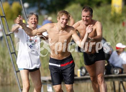 Woerthersee Ueberquerung. Peter Kaiser, Rene Swette, Ralf Moser. Krumpendorf, am 8.8.2009.
Foto: Kuess
---
pressefotos, pressefotografie, kuess, qs, qspictures, sport, bild, bilder, bilddatenbank