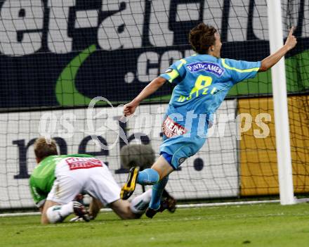 Fussball. Tipp3-Bundesliga. SK Austria Kelag Kaernten  gegen SK Sturm Graz. Andreas Schranz, (Austria Kaernten), Torjubel Andreas Hoelzl (Graz). Klagenfurt, 9.8.2009 
Foto: Kuess

---
pressefotos, pressefotografie, kuess, qs, qspictures, sport, bild, bilder, bilddatenbank