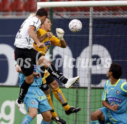 Fussball. Tipp3-Bundesliga. SK Austria Kelag Kaernten  gegen SK Sturm Graz. Oliver Pusztai, (Austria Kaernten), Christian Gratzei (Graz). Klagenfurt, 9.8.2009 
Foto: Kuess

---
pressefotos, pressefotografie, kuess, qs, qspictures, sport, bild, bilder, bilddatenbank