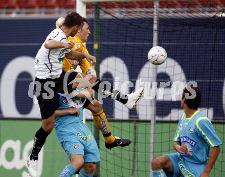 Fussball. Tipp3-Bundesliga. SK Austria Kelag Kaernten  gegen SK Sturm Graz. Oliver Pusztai, (Austria Kaernten), Christian Gratzei (Graz). Klagenfurt, 9.8.2009 
Foto: Kuess

---
pressefotos, pressefotografie, kuess, qs, qspictures, sport, bild, bilder, bilddatenbank