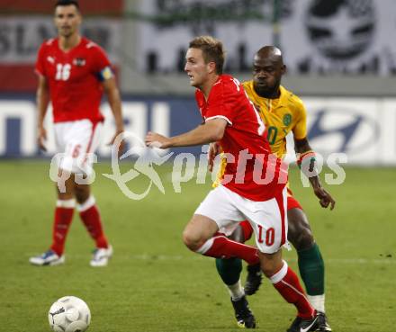 Fussball. Laenderspiel. Oesterreich gegen Kamerun. Jakob Jantscher, (Oesterreich), Achille Emana (Kamerun).  Klagenfurt, 11.9.2009.
Foto: Kuess

---
pressefotos, pressefotografie, kuess, qs, qspictures, sport, bild, bilder, bilddatenbank