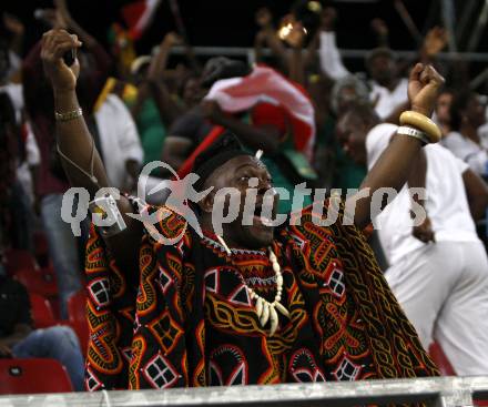 Fussball. Laenderspiel. Oesterreich gegen Kamerun. Jubelnder Fan aus Kamerun.  Klagenfurt, 11.9.2009.
Foto: Kuess

---
pressefotos, pressefotografie, kuess, qs, qspictures, sport, bild, bilder, bilddatenbank