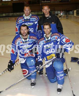 EBEL. Eishockey Bundesliga. Training VSV. Mikael Wahlberg, Trainer Johan Stroemwall, Kiel McLeod, Mike Martin. Villach, am 10.8.2009.
Foto: Kuess
---
pressefotos, pressefotografie, kuess, qs, qspictures, sport, bild, bilder, bilddatenbank