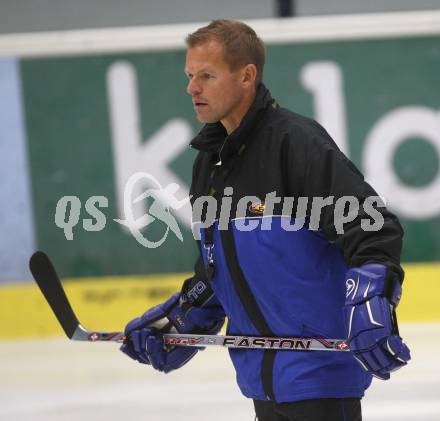 EBEL. Eishockey Bundesliga. Trainer Johan Stroemwall. Villach, am 10.8.2009.
Foto: Kuess
---
pressefotos, pressefotografie, kuess, qs, qspictures, sport, bild, bilder, bilddatenbank