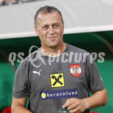 Fussball Laenderspiel Oesterreich gegen Kamerun. Tormanntrainer Franz Wohlfahrt (Oesterreich). Klagenfurt, am 12.8.2009.
Foto: Kuess
---
pressefotos, pressefotografie, kuess, qs, qspictures, sport, bild, bilder, bilddatenbank