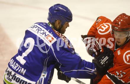 EBEL. Eishockey Bundesliga. Testspiel. Acroni Jesenice gegen EC VSV. Michael Martin (VSV), Robert Sabolic (Jesenice). Jesenice, 16. 9. 2009.
Foto: Kuess 
---
pressefotos, pressefotografie, kuess, qs, qspictures, sport, bild, bilder, bilddatenbank