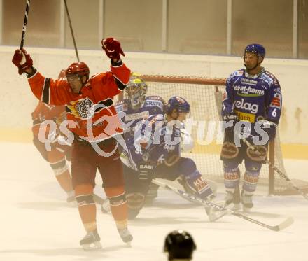 EBEL. Eishockey Bundesliga. Testspiel. Acroni Jesenice gegen EC VSV. Marko Zorec, Unterluggauer Gerhard, Prohaska Gert (VSV), Torjubel Tomaz Razingar  (Jesenice). Jesenice, 16. 9. 2009.
Foto: Kuess 

---
pressefotos, pressefotografie, kuess, qs, qspictures, sport, bild, bilder, bilddatenbank