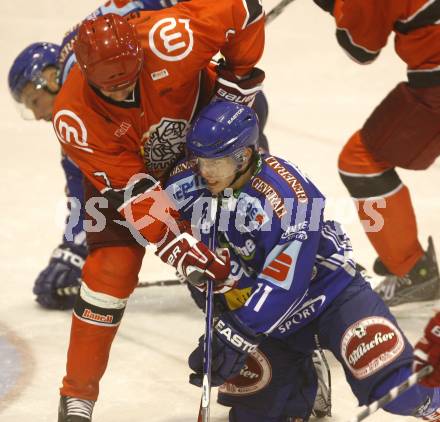 EBEL. Eishockey Bundesliga. Testspiel. Acroni Jesenice gegen EC VSV. Michael Raffl (VSV), Jan Golubovski (Jesenice). Jesenice, 16. 9. 2009.
Foto: Kuess 

---
pressefotos, pressefotografie, kuess, qs, qspictures, sport, bild, bilder, bilddatenbank