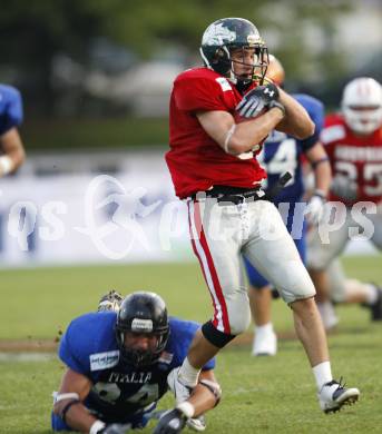 American Football European Championsship 2009. Oesterreich gegen Italien. Andrej Kliman (AUT), Enrico Leonardi (ITA). Wolfsberg, am 18.8.2009.
Foto: Kuess
---
pressefotos, pressefotografie, kuess, qs, qspictures, sport, bild, bilder, bilddatenbank