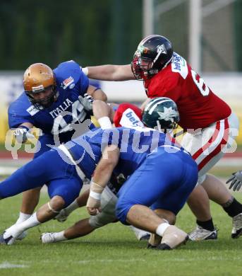 American Football European Championsship 2009. Oesterreich gegen Italien. Bernd Leitsoni, Andrej Kliman (AUT), Daniele Pezza (ITA). Wolfsberg, am 18.8.2009.
Foto: Kuess
---
pressefotos, pressefotografie, kuess, qs, qspictures, sport, bild, bilder, bilddatenbank