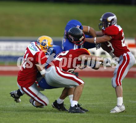 American Football European Championsship 2009. Oesterreich gegen Italien. Gregor Kodella, Christoph Schreiner, Gregor Pachmann (AUT), Daniele Pezza (ITA). Wolfsberg, am 18.8.2009.
Foto: Kuess
---
pressefotos, pressefotografie, kuess, qs, qspictures, sport, bild, bilder, bilddatenbank