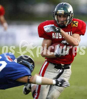 American Football European Championsship 2009. Oesterreich gegen Italien. Andrej Kliman (AUT), Daniele Pezza (ITA). Wolfsberg, am 18.8.2009.
Foto: Kuess
---
pressefotos, pressefotografie, kuess, qs, qspictures, sport, bild, bilder, bilddatenbank