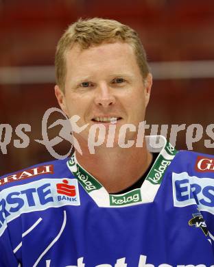 EBEL. Eishockey Bundesliga. VSV. Mannschaftsfototermin. Mike Stewart. Villach, 21.8.2009.
Foto: Kuess
---
pressefotos, pressefotografie, kuess, qs, qspictures, sport, bild, bilder, bilddatenbank