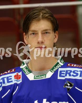 EBEL. Eishockey Bundesliga. VSV. Mannschaftsfototermin. Michael Raffl. Villach, 21.8.2009.
Foto: Kuess
---
pressefotos, pressefotografie, kuess, qs, qspictures, sport, bild, bilder, bilddatenbank