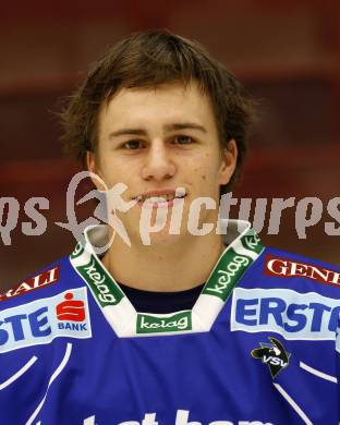 EBEL. Eishockey Bundesliga. VSV. Mannschaftsfototermin. Nico Toff. Villach, 21.8.2009.
Foto: Kuess
---
pressefotos, pressefotografie, kuess, qs, qspictures, sport, bild, bilder, bilddatenbank