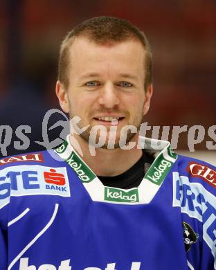 EBEL. Eishockey Bundesliga. VSV. Mannschaftsfototermin. Roland Kaspitz. Villach, 21.8.2009.
Foto: Kuess
---
pressefotos, pressefotografie, kuess, qs, qspictures, sport, bild, bilder, bilddatenbank