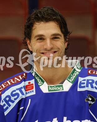 EBEL. Eishockey Bundesliga. VSV. Mannschaftsfototermin. Nicolas Petrik. Villach, 21.8.2009.
Foto: Kuess
---
pressefotos, pressefotografie, kuess, qs, qspictures, sport, bild, bilder, bilddatenbank