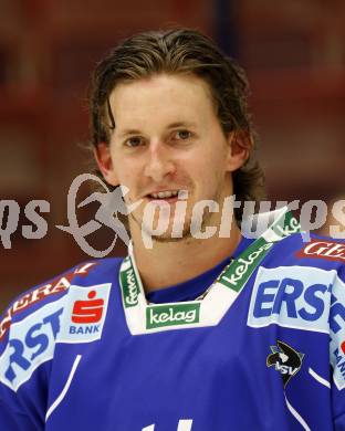 EBEL. Eishockey Bundesliga. VSV. Mannschaftsfototermin. Christian Ban. Villach, 21.8.2009.
Foto: Kuess
---
pressefotos, pressefotografie, kuess, qs, qspictures, sport, bild, bilder, bilddatenbank