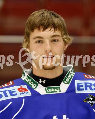 EBEL. Eishockey Bundesliga. VSV. Mannschaftsfototermin. Marco Zorec. Villach, 21.8.2009.
Foto: Kuess
---
pressefotos, pressefotografie, kuess, qs, qspictures, sport, bild, bilder, bilddatenbank