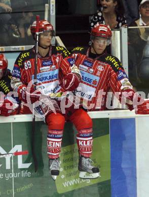 Eishockey Bundesliga. Testspiel KAC gegen Nuernberger Ice Tigers. Raphael Herburger, Thomas Hundertpfund (KAC). Klagenfurt, am 20.8.2009.
Foto: Kuess
---
pressefotos, pressefotografie, kuess, qs, qspictures, sport, bild, bilder, bilddatenbank