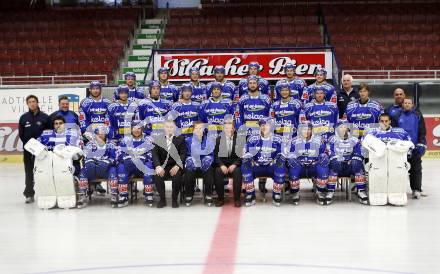 EBEL. Eishockey Bundesliga. VSV. Mannschaftsfototermin. Mannschaft. Hinten v.l. Roland Kaspitz, Andreas Kristler, Stefan Bacher, Nicolas Petrik, Christian Ban, Nico Toff;  Mitte v.l. Thomas Pfeffer, Christof Martinz, Marco Zorec, Michael Raffl, Michael Martin, Kiel McLeaod, Philipp Pinter, Mikael Wahlberg, Manuel Skacal, Co-Trainer Markus Kerschbaumer; Vorne v.l. Gert Prohaska, Wolfgang Kromp, Mickey Elick, Guiseppe Mion, Trainer Johan Stroemwall, Praesident Gilbert Isep, Michael Stewart, Guenther Lanzinger, Gerhard Unterluggauer, Bernhard Starkbaum. Villach, 21.8.2009.
Foto: Kuess
---
pressefotos, pressefotografie, kuess, qs, qspictures, sport, bild, bilder, bilddatenbank